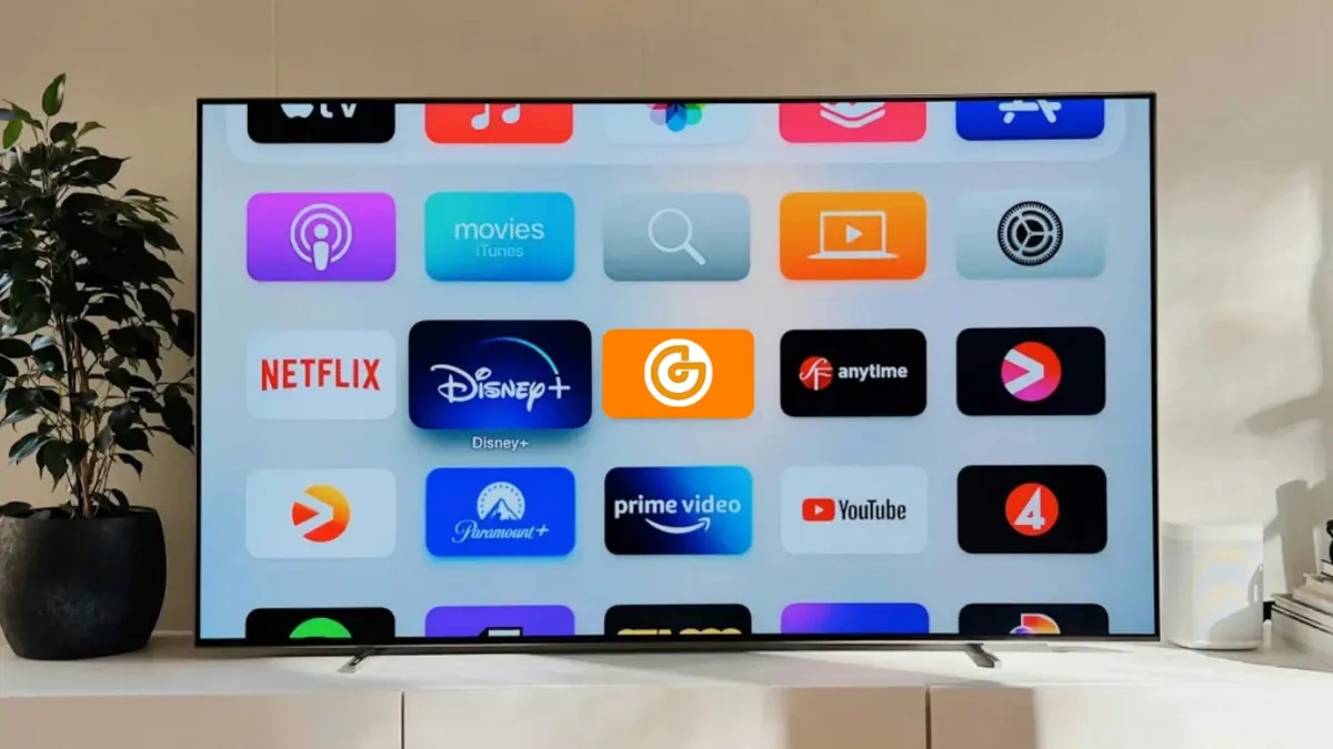 Fernseher mit verschiedenen Streaming-Apps auf dem Bildschirm.
